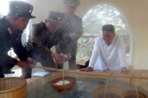 北 “금강산 시설 철거 협의하자” 정성장 “소규모 관광 허용 바람직”