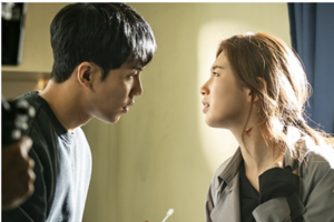 ‘배가본드’ 이승기X배수지, 선상 밀실 속 다정 손길 “숨결 닿기 1초 전”