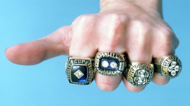 NHL 뉴욕 아일런더스의 스탠리컵 우승 반지들. 상대적으로 작고 초라해 보인다. AFP 자료사진