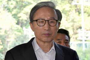 증인으로 나온 MB...김백준 향해 “아닌 것을 왜 있는 것처럼...”