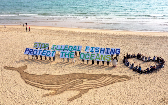 “불법 어업 그만!”