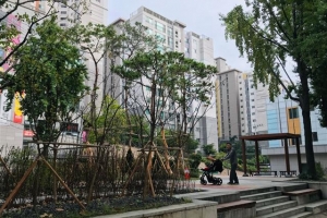 미세먼지 잡는 푸른 쉼터… 마포 애오개역 도시숲