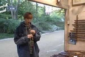 강다니엘, 민속촌서 포착..고양이로 환생 ‘남다른 고양이 사랑’