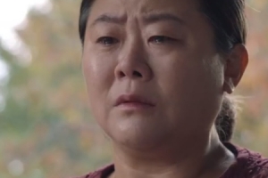 ‘동백꽃 필 무렵’ 공효진, 이정은 버리고 눈물 “나 기다리면 어떡해”