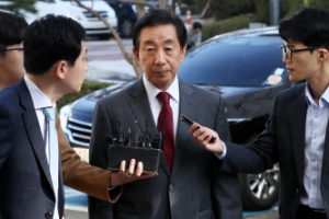 [포토] ‘딸 부정 채용’ 의혹…법정 향하는 김성태 의원