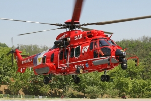 독도 해상 높은 파도에 잠수사 투입 난항…헬기·배로 수색