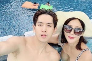 류필립♥미나, 17살 나이 차 무색케한 수영복 자태 [EN스타]