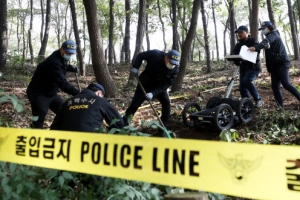 ‘화성 실종 초등생’ 30년만의 수색에 아버지 울분 터뜨려