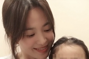 송혜교 근황, ‘붕어빵’ 조카 공개 “진지하네”