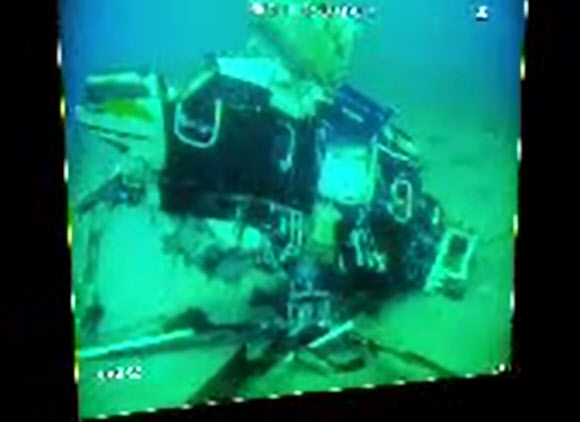 독도 인근 해저에 추락한 소방헬기 기체 모습