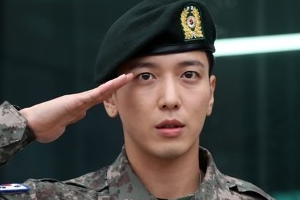 정용화 전역 “고된 훈련, 앞으로 인생에 도움 될 것”