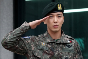 [포토] 정용화 “전역을 신고합니다”… 특공대 만기제대