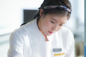 ‘초콜릿’ 하지원, 셰프로 변신..온기 전하는 햇살 미소 [EN스타]