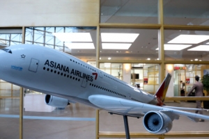 아시아나 , 공중에서 엔진 멈춰 긴급 착륙