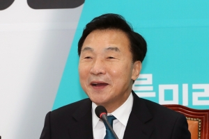 손학규 “전화 안 받기로 유명한 유승민, 황교안 전화 받은 것 보니…”