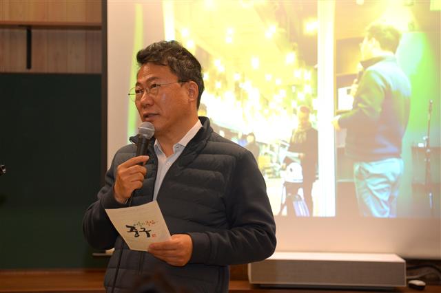 서양호 서울 중구청장이 지난달 31일 중구 청계대림상가 3층 동쪽 데크에서 열린 유튜브 영상 스튜디오 ‘을지로 전파사’ 개소식에서 인사말을 하고 있다. 중구 제공
