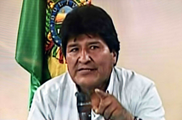 볼리비아 대통령 사퇴 선언