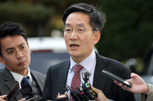 전두환 변호인 “전두환 출석 의무 아니다”