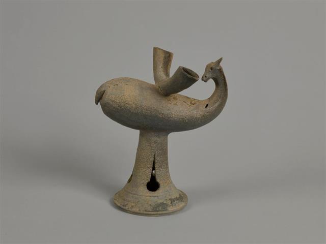 함안 말이산 고분군 45호분에서 발굴된 사슴류 모양 토기. 아라가야의 화려한 기술이 반영됐다.