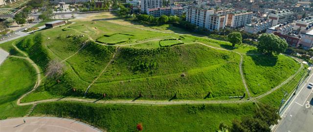 김해 대성동 고분군 전경 가야고분군 세계유산등재추진단 제공