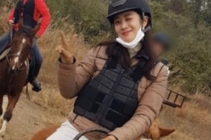 조보아 근황, 말 타는 모습 포착 ‘승마복도 찰떡’ [EN스타]