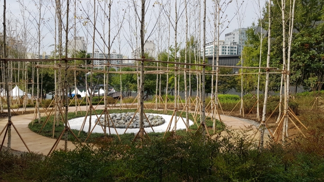 서울 강동구가 명일근린공원에서 새롭게 조성한 친안전 강동공원 모습. 강동구 제공