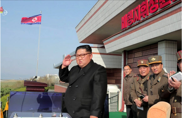 북한 김정은, 2년만에 전투비행술경기대회 참관