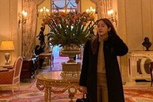 성유리 근황, 어둠 밝히는 미모 ‘원조 요정의 위엄’ [EN스타]
