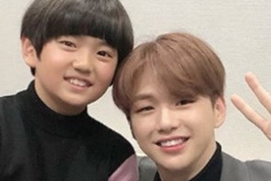 “대세의 만남”...‘동백꽃 필 무렵’ 필구X강다니엘 만남 ‘훈훈 미소’