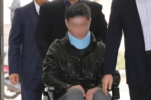 조국 동생도 재판에… “허위 소송·위장이혼까지 했다”