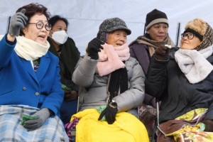 1414번째 수요집회… 필리핀 위안부 피해 할머니들도 참석