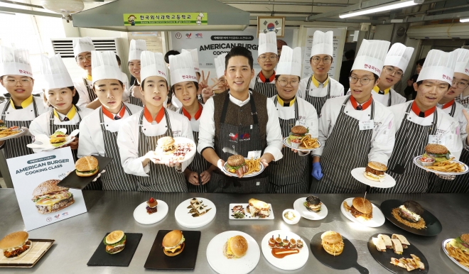 수제 버거, 멘토와 학생들 ‘우리도 해 냈어요’