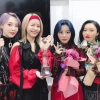 마마무, ‘엠카’ 이어 ‘뮤직뱅크’ 1위… 솔라, 유튜버 제스처 자축