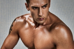 ‘살아있는 조각상’ 줄리엔강, 화보 장인다운 근육질 몸매 [EN스타]