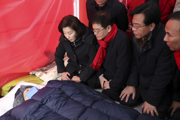 황교안 대표 찾은 한국당 의원들