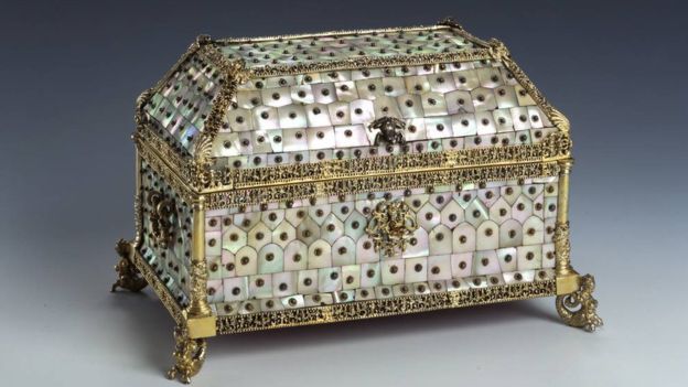 그뤼네 게뵐베’ 박물관의 이름에 유래가 된 녹색 금고. 16세기 인도 ‘보석의 어머니’ 상자다. 박물관 제공 영국 BBC 홈페이지 캡처