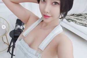 [포토] 레이싱 모델 윤체리, 멜빵 원피스 입고 과감한 노출