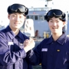 같은 배 속에서 나온 형제… 한배 탄 전우로
