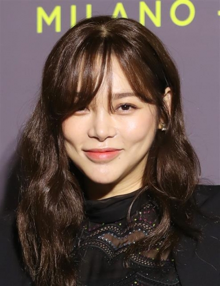 배우 박시연이 28일 오후 서울 강남구 청담동의 한 매장에서 열린 아이웨어 브랜드 컬렉션 론칭 행사에 참석해 포즈를 취하고 있다. 2019.11.28<br>뉴스1