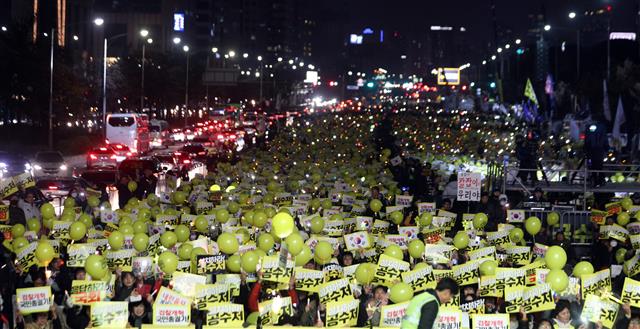 4주만에 다시 여의대로 밝힌 촛불