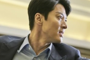 ‘레버리지’ 이동건, 살벌한 눈빛 포착 ‘분노가 담긴 주먹’ [SSEN컷]