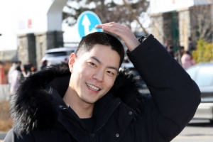 [포토] 배우 홍종현 입대 ‘잘 다녀오겠습니다’