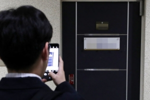 검찰, 서초서 압수수색…‘백원우 팀’ 사망 수사관 휴대전화 확보
