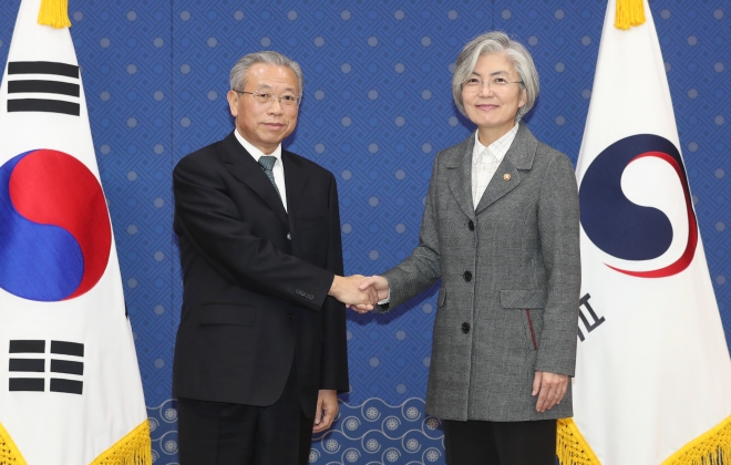 산둥성 당서기와 만난 강경화 외교부 장관