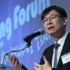혁신성장 방향 설명하는 김상조