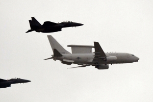 미군, 정찰기 이어 해상초계기 투입…의도적인 항적 공개?