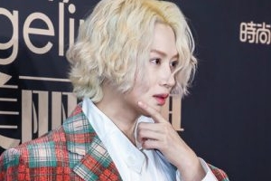 中 시상식서 ‘올해의 인물’ 선정된 김희철