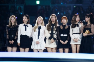 트와이스 신변보호 요청..외국인男 “12월에 찾아와 결혼할 것”