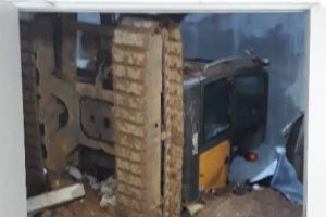 굴착기 작업 중 지하5층 추락 1명 사망