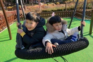 휠체어도 문제없어~ 영등포 ‘모두의 놀이터’